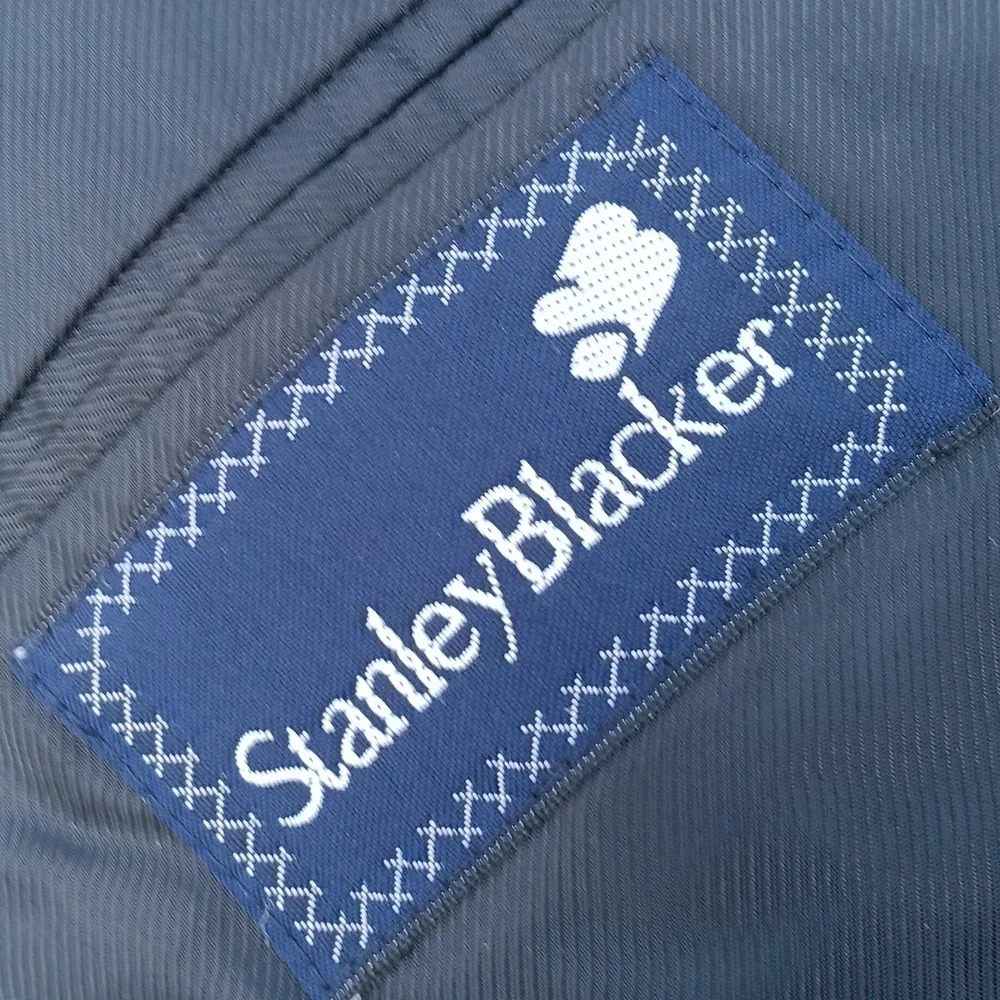 Stanley Blacker Men's (2) Button Luxury Blazer with Metallic Style Buttons - Picture 5 of 16